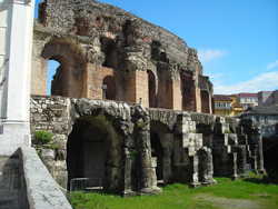Veduta esterna del Teatro Romano di Benevento
