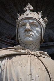 Statua di Carlo I d'Angiò al Palazzo Reale di Napoli